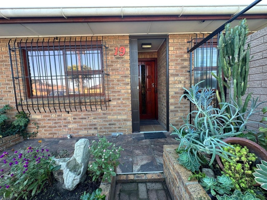 3 Bedroom Property for Sale in Silver Oaks Western Cape